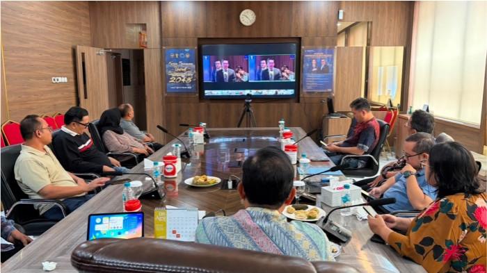 Kantor Wilayah Kementerian Hukum Jawa Barat mengikuti Forum Pengaduan Pelayanan Publik “PASTI ADA SOLUSI” Episode 10 bersama Menteri Hukum secara khidmat. Kegiatan tersebut diikuti langsung oleh Kepala Kantor Wilayah (Kakanwil) Kementerian Hukum Jawa Barat, Asep Sutandar, A.Md.I.P., S.Sos., M.Si., bersama seluruh jajaran pimpinan dan pegawai Kanwil Kemenkum Jabar.