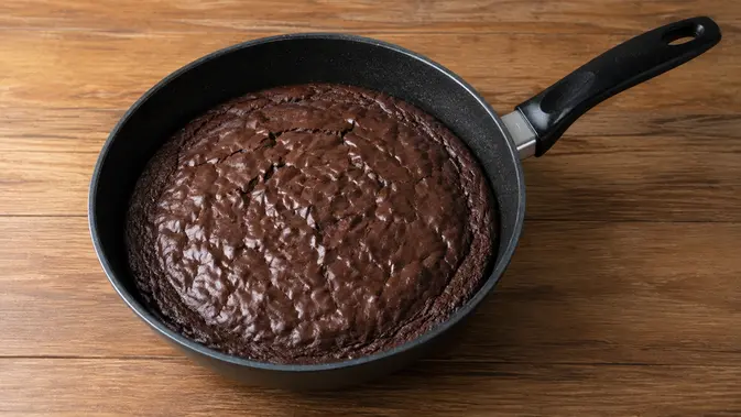 Cara Membuat Brownies Cokelat Teflon. (Gambar: AI Generated)