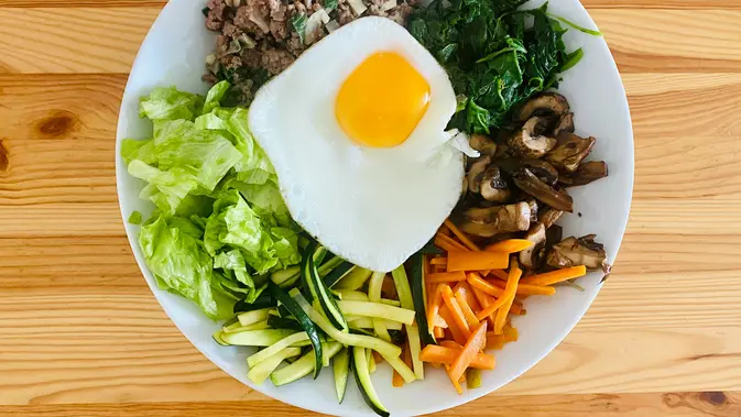 Bibimbap asal Korea. (dok. Unsplash.com/Nikolay Smeh)