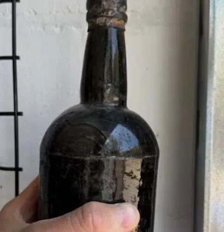 Terkubur 162 Tahun, 20 Botol Bir Kuno Tahun Ditemukan dalam Bangkai Kapal