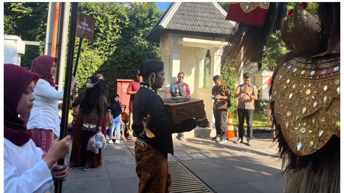 MUSEUM KERIS NUSANTARA - Potret kegiatan budaya Kirab yang digelar Museum Keris Nusantara, Jalan Bhayangkara Nomor 2, Sriwedari, Kecamatan Laweyan, Kota Surakarta, Jawa Tengah, Minggu (9/8/2026).