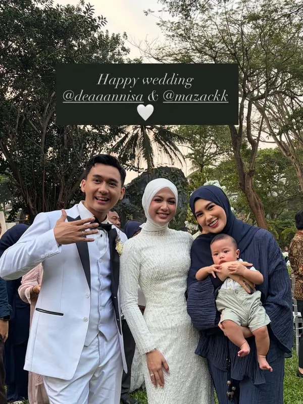 Ochi Rosdiana di pernikahan Dea Annisa © instagram.com/ochi24