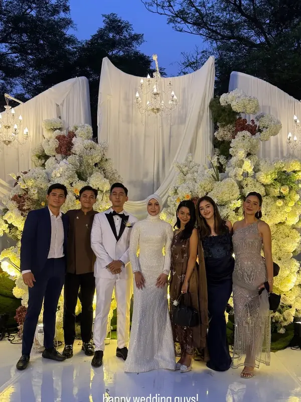 Ranty Maria dan Rayn Wijaya di pernikahan Dea Annisa © instagram.com/rantymaria
