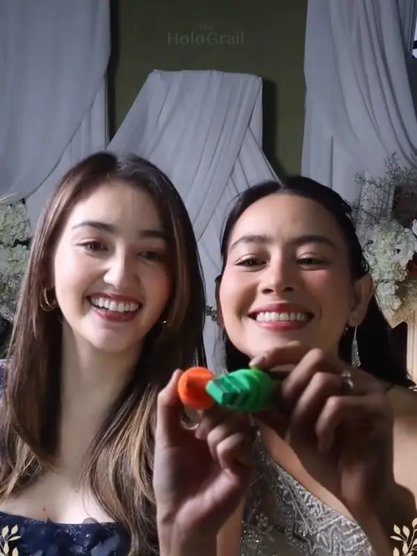 Laura Theux bersama Ranty Maria di pernikahan Dea Annisa © instagram.com/laura_theux