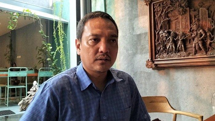 Politisi Partai Demokrat yang juga bakal calon wali kota Semarang Yoyok Sukawi saat ditemui wartawan, Senin (8/7/2024).. Yoyok mengungkapkan, ada satu partai berwarna biru, menyusul dua partai lain, yang akan merapat mendukungnya di Pilwakot Semarang 2024.