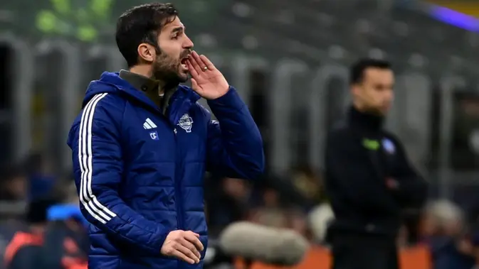 Pelatih kepala Como asal Spanyol, Cesc Fabregas, bereaksi dari area teknis selama pertandingan Seri A Italia antara Inter Milan dan Como di Stadion San Siro di Milan pada 23 Desember 2024. (Piero CRUCIATTI/AFP)