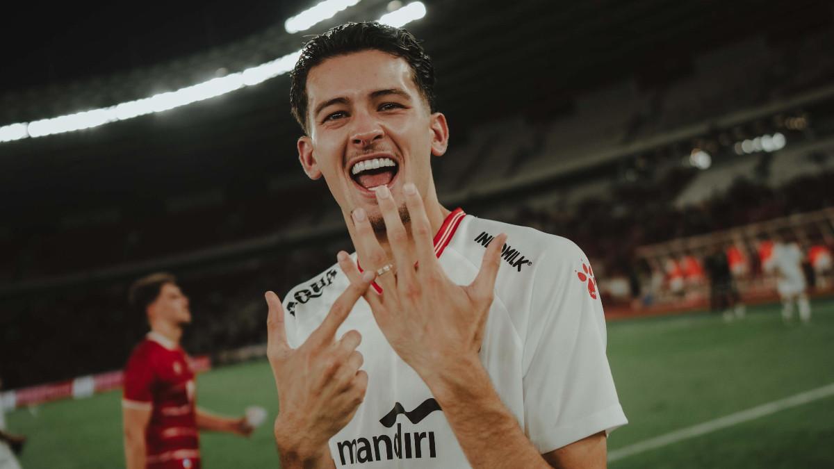 PROFIL - Justin Hubner saat merayakan gol perdananya untuk Timnas Indonesia dengan pose menunjukkan cincin pernikahannya dalam laga kontra Oman di SUGBK, Jakarta, (5/6/26).