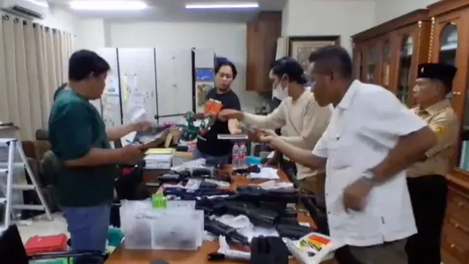 Penemuan Ratusan Senjata di Sekolah Jaksel (Istimewa)
