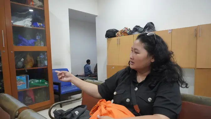 Angie menjalani pekerjaan sebagai seorang caregiver. (Liputan6.com/Winda Nelfira)
