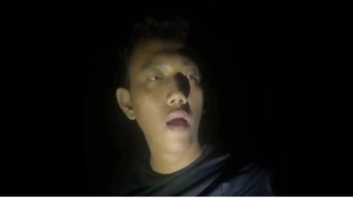 KASUS PEMBUNUHAN - Saepullah (26) alias Saepul, pelaku pembunuhan disertai mutilasi terhadap Kunaefi (51), yang baru dikenalnya lewat jagat Maya, usai cekcok saat bertemu. Saepul menghabisi nyawa Kunaefi dengan menggorok lehernya di kontrakan di Depok, sebelum dibekuk polisi dalam pelariannya di Pandeglang, Banten.