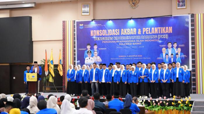 PELANTIKAN - Sekretaris Jenderal (Sekjen) Pengurus Besar (PB) PMII, Ahmad Syahrul Fadhil, lantik PKC PMII Sulbar dan PC PMII Mamuju di Ballroom Grand Hotel Maleo Mamuju, Minggu (9/8/2026)