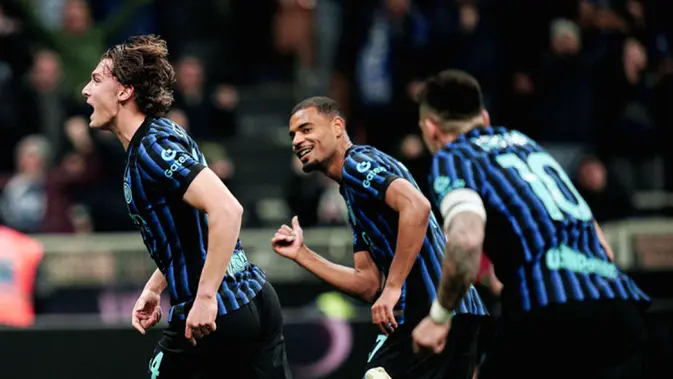 Pemain Inter Milan, Francesco Pio Esposito, melakukan selebrasi setelah mencetak gol ke gawang Juventus di pertandingan pekan ke-25 Liga Italia 2025/2026 di Giuseppe Meazza, Minggu (15/02/2026) dini hari WIB. (Spada/LaPresse via AP)