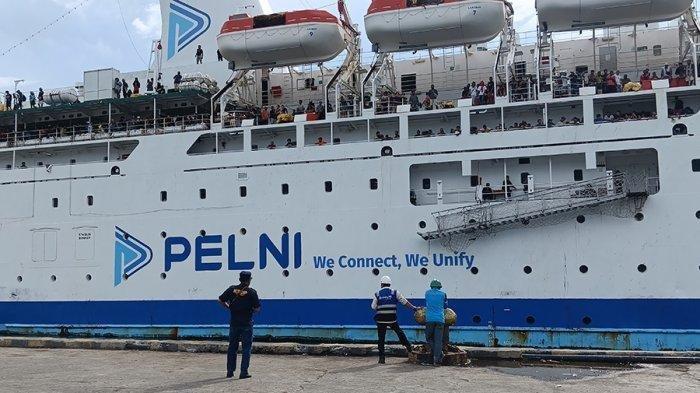 JADWAL KAPAL PELNI - Foto dokumen kapal Pelni bersandar di Pelabuhan Manokwari, Papua Barat, Sabtu (21/12/2024) sore. Simak jadwal kapal Pelni rute Biak ke Jayapura Agustus 2026. Cek juga pilihan kapal hingga harganya.