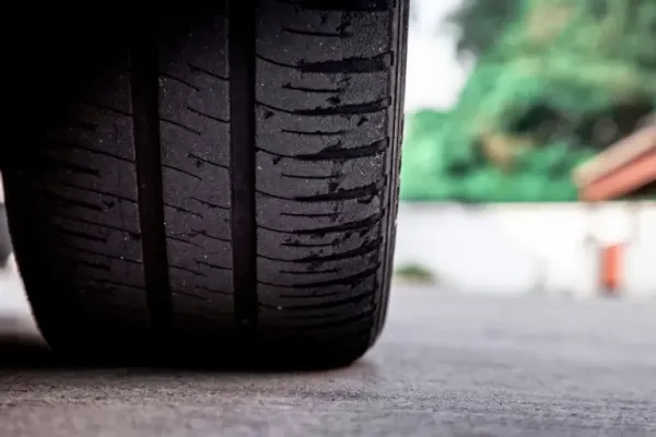 tyre condition aquaplaning.jpg tyre condition aquaplaning.jpg