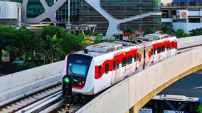 TRANSPORTASI JAKARTA - Rangkaian kereta LRT Jakarta.