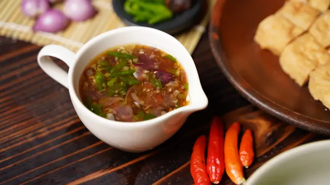 Ilustrasi sambal tahu gejrot pedas gurih dan segar/copyright unsplash.com/Aldino Hartan Putra