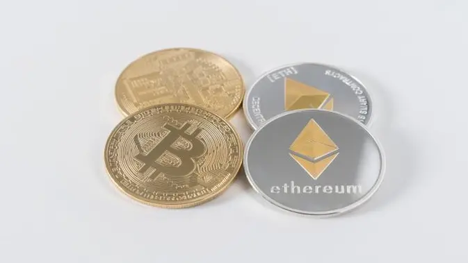 Ilustrasi bitcoin dan ethereum (Foto: Unsplash/Thought Catalog)