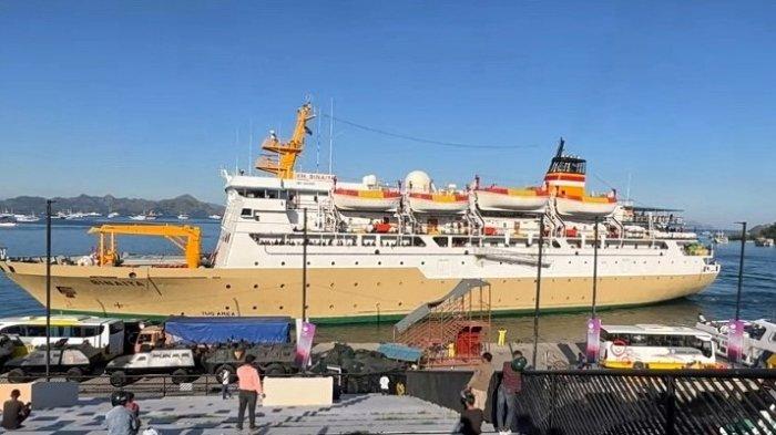 KM Binaiya milik PT Pelni sandar di Labuan Bajo, Kabupaten Manggarai Barat, Nusa Tenggara Timur.