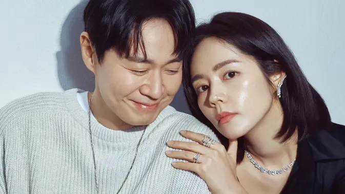 Wajah keduanya jika dibandingkan dengan 19 tahun lalu tampak tak memiliki banyak perubahan. Dua selebritas ini tetap menawan dan memesona. (Foto: Instagram/ hangaingagari)