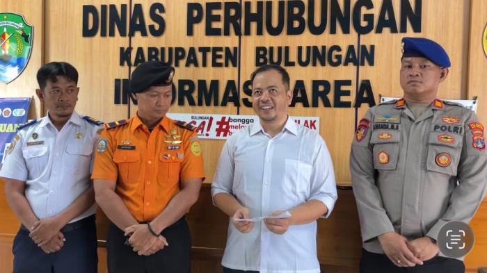 SPEEDBOAT TERBAKAR - Kepala KSOP Pelabuhan Kayan II bersama pihak Pol Airut dan Basarnas saat menggelar konferensi pers di pelabuhan kayan II terkait dugaan awal penyebab kebakaran SB. Sekatak AAA Kaltara di perairan Desa Salimbatu, Senin (10/8/2026)