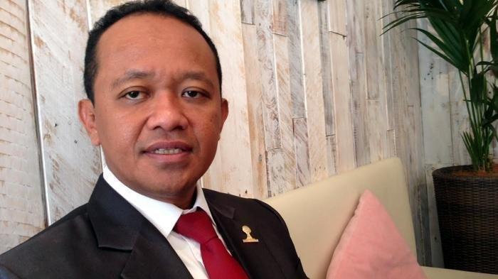 BAHLIL LAHADALIA -- Potret Menteri ESDM Bahlil Lahadalia || Berikut rekam jejak Bahlil Lahadalia, ia dulu pernah menjadi penjual kue hingga sopir angkot. Kini Bahlil Lahadalia sukses terjun ke dunia politik Tanah Air, ia dipercaya Presiden Prabowo Subianto untuk menjadi Menteri ESDM