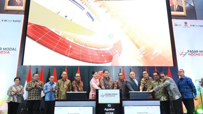 ACARA - Peringatan 49 Tahun Diaktifkannya Kembali Pasar Modal Indonesia (HUT ke-49 Pasar Modal) di Jakarta, Senin.