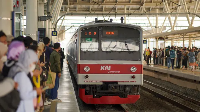 PT Kereta Commuter Indonesia (KCI) atau KAI Commuter mencatat lonjakan penumpang KRL Commuter Line Jabodetabek. (Foto: KAI)