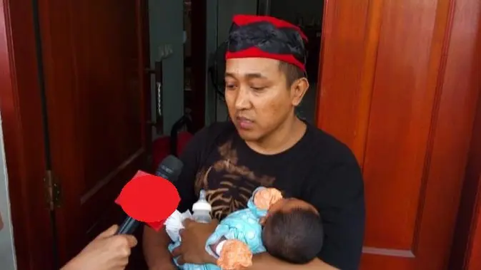 Suami mendiang Lina Jubaedah, Teddy Pardiyana. (Liputan6.com/Huyogo Simbolon)