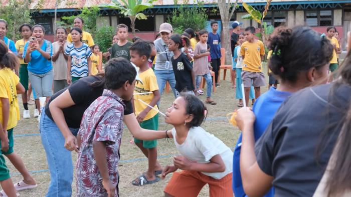 Anak-anak Desa Pene Utara TTS merayakan Hari Anak Nasional dengan permainan tradisional
