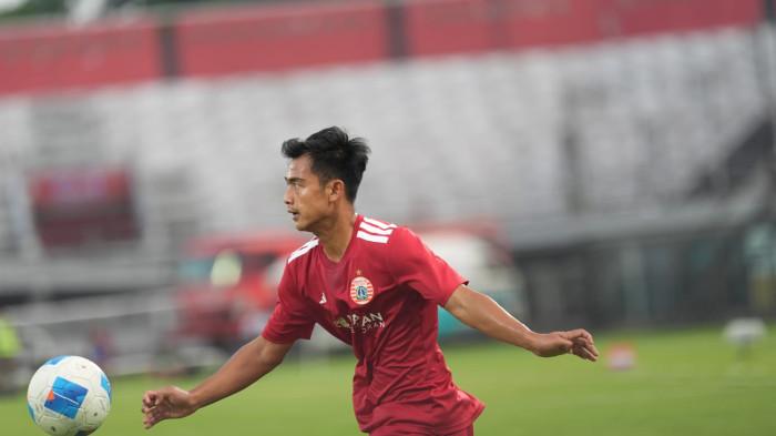 PESAN PERDAMAIAN - Bek sayap Persija Jakarta, Pratama Arhan memberikan pesan perdamaian kepada suporter Persija dan Persib Bandung usai laga semifinal Piala Presiden 2026 yang diadakan di Stadion Kapten I Wayan Dipta, Gianyar, Bali, Selasa (4/8/2026). dok: Persija