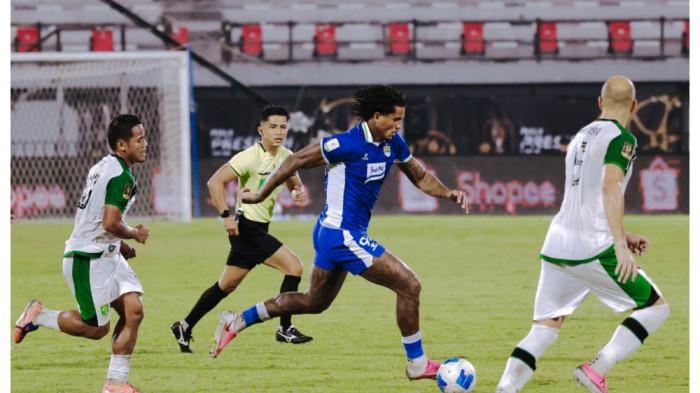 RUMOR TRANSFER - Rumor transfer Persib Bandung jelang Super League 2026/2027. Satu sosok terbongkar. Protes Bobotoh serukan nasib Ramon Tanque.