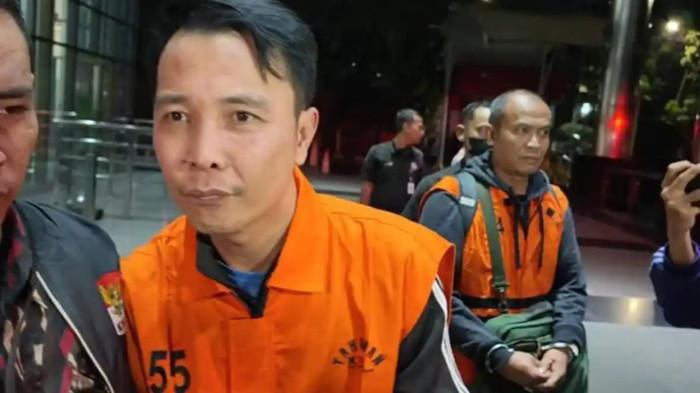 TERSANGKA KORUPSI - KPK menahan Bupati Rejang Lebong, Muhammad Fikri Thobari, dan empat tersangka lain atas kasus dugaan suap, Gedung KPK, Jakarta, Rabu (11/3/2026) pagi. KPK menegaskan penggeledahan rumah Kadis PUPR Kota Bengkulu merupakan pengembangan penyidikan kasus suap Bupati nonaktif Rejang Lebong.