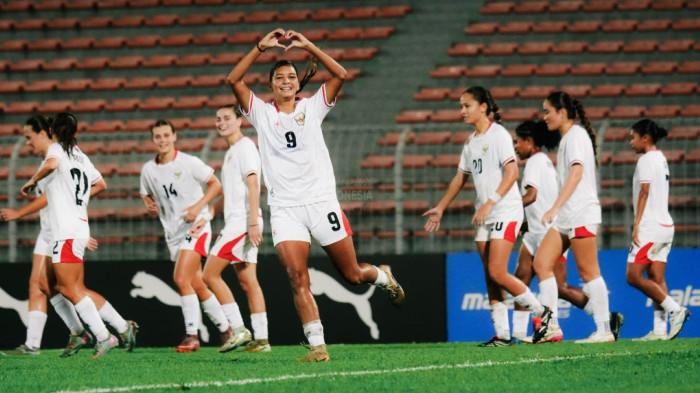 SELEBRASI GOL - Pemain Timnas Putri Indoensia, Estella Loupatty melakukan selebrasi usai sukses mencetak gol  ketiga Garuda Pertiwi ke gang Laos pada final Piala AFF 2026 Putri di Stadion UiTM, Shah Alam, Malaysia, Rabu (22/7/2026).