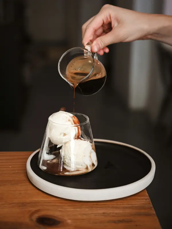 Resep Affogato Coconut Ice Cream (Photo: Jojo Yuen (sharemyfoodd)/Unsplash)
