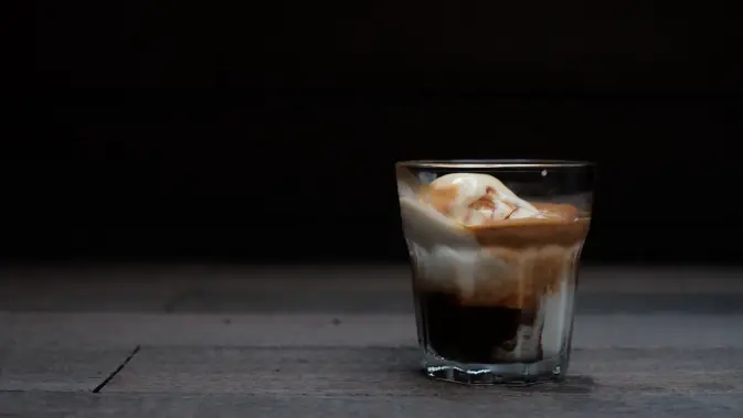 Resep Affogato Coconut Ice Cream (copyright: unsplash/ali yahya)