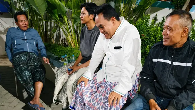 Bupati Blora Gus Arief usai mengevakuasi KH Anwar Zahid. (Liputan6.com/ Ahmad Adirin)