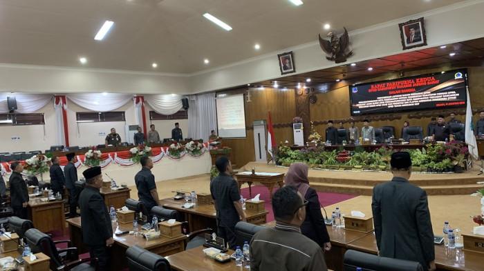 KUA-PPAS - Rapat Paripurna terkait Penyampaian serta Penandatanganan Nota Kesepakatan Rancangan Kebukakan Umum APBD (KUA) serta Prioritas dan Plafon Anggaran Sementara (PPAS) Tahun Anggaran 2027, di Ruang Paripurna DPRD Tanjung Jabung Barat, Selasa (11/8/2026).