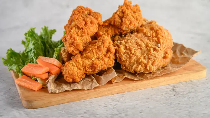 Buttermilk fried chicken thighs recipe. (Photo: jcomp/Freepik)