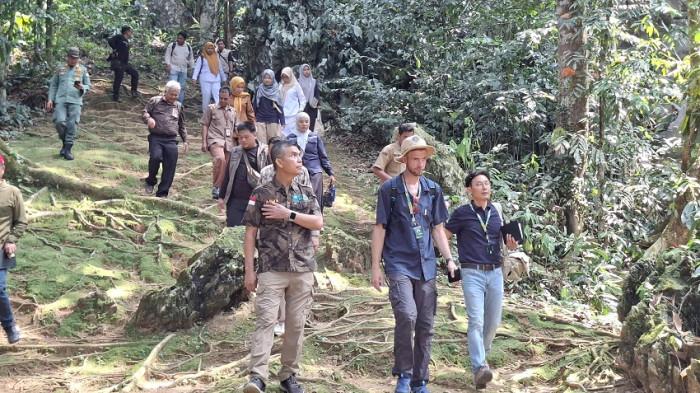 Tim Evaluator Unesco Global Geopark (UGGp) melakukan revalidasi ke situs bersejarah Goa Tiangko di Desa Tiangko, Kecamatan Sungai Manau Kabupaten Merangin, Jambi pada Selasa (11/08/2026).