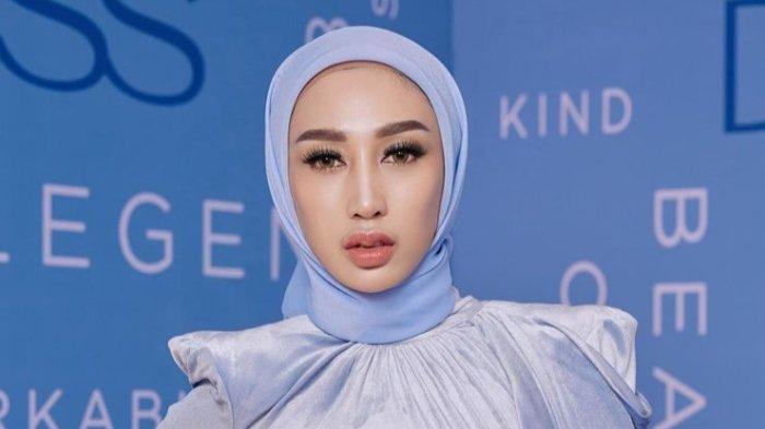 Potret Reza Gladys.