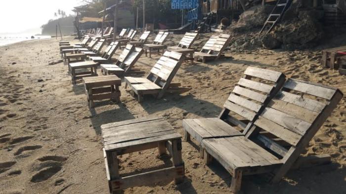 WISATA -- Suasana Pantai Kaisomaru menjelang sore dengan batuan karang dan pepohonan