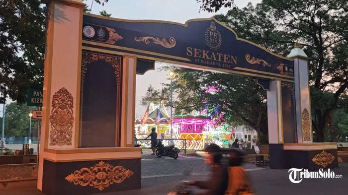 SEKATEN - Suasana Pasar Malam Sekaten di Alun-Alun Utara Solo, belum lama ini. Seorang pemilik akun bernama Rizki membantah tuduhan berbuat mesum dalam video viral di bianglala Pasar Malam Sekaten Solo yang beredar di media sosial.