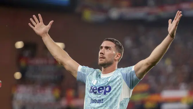 Dusan Vlahovic (Juventus) merayakan gol pembuka dalam laga Serie A di Genoa, Italia, 31 Agustus 2025. (Tano Pecoraro/LaPresse via AP)