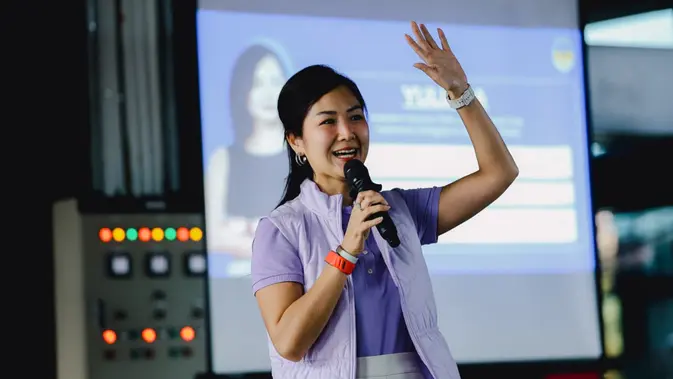 Direktur Utama PSIM Yogyakarta, Liana Tasno, menjadi pembicara di program edukatif bertajuk PSIM Goes to Campus di hadapan ratusan mahasiswa Universitas Gadjah Mada (UGM), Selasa (24/2/2026). (dok. PSIM Yogyakarta)