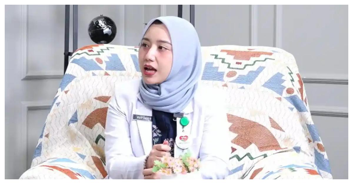 PENTINGNYA MCU - Dokter Spesialis Patologi Klinik RS PKU Muhammadiyah Surakarta, dr. Hapsary Puteri Widodo, Sp.PK saat menjelaskan pentingnya medical check-up (MCU) dasar bagi usia produktif di Studio 5 Kantor Tribunnews.com Solo, Jawa Tengah, Kamis (6/8/2026). dr. Hapsary Puteri, menyarankan seseorang melakukan MCU setahun sekali, namun disesuaikan kondisi.