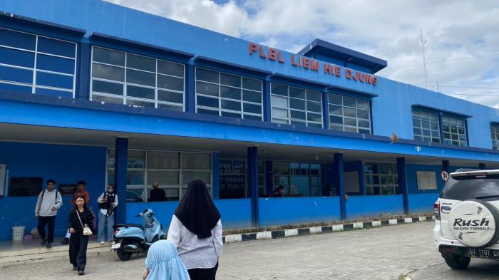JADWAL SPEEDBOAT - Tampak aktivitas penumpang speedboat di Pelabuhan Liem Hie Djung, Nunukan, belum lama ini. Sebanyak 10 armada melayani penumpang speedboat rute Nunukan-Tarakan dengan tarif Rp280 ribu per penumpang. (TribunKaltara.com/Fatimah Majid)