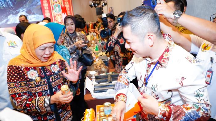 MISI DAGANG PONTIANAK - Gubernur Jatim Khofifah Indar Parawansa memimpin langsung Misi Dagang dan Investasi antara Provinsi Jawa Timur dan Kalimantan Barat yang berlangsung di Novotel Convention Center Pontianak, Selasa (11/8/2026), berlangsung sukses.
