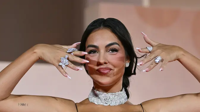 Tunangan Cristiano Ronaldo, model Spanyol Georgina Rodriguez, menghadiri karpet merah untuk film 