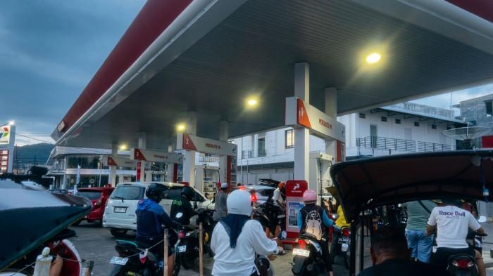 HARGA BBM - Potret SPBU Bundaran Saronde Jl. Panjaitan Kota Gorontalo diambil pada Rabu 22 Juli 2026. PT Pertamina menyesuaikan harga BBM nonsubsidi per 23 Juli 2026. Pertamax Turbo dan Dexlite turun, cek rincian lengkapnya! (Dok. TribunGorontalo.com/Tita Rumondor)