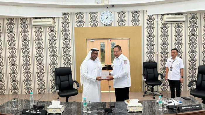 KUNJUNGAN KERJA - Gubernur Gorontalo Gusnar Ismail bersama Dubes Uni Emirat Arab membahas sejumlah peluang investasi di Kantor Gubernur Gorontalo, Rabu (12/8/2026). (Sumber Foto: TribunGorontalo.com/Jefri Potabuga)